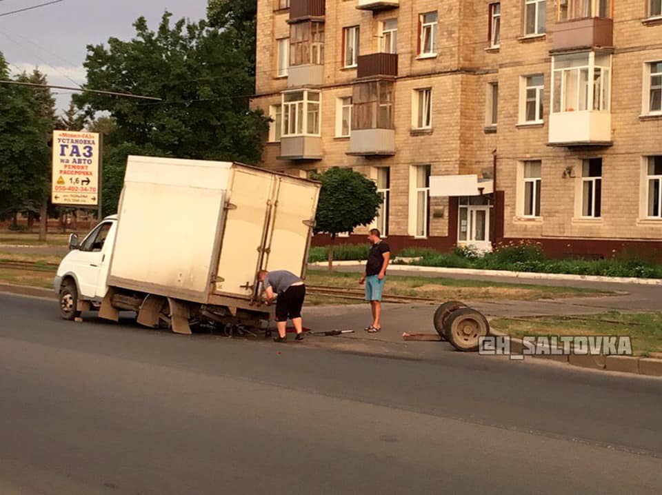 На Плехановской у грузовика отвалились колеса