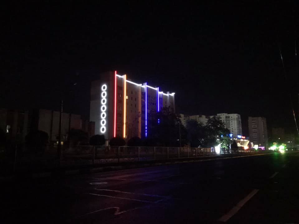 В Харькове на домах появилась необычная подсветка (фото) 
