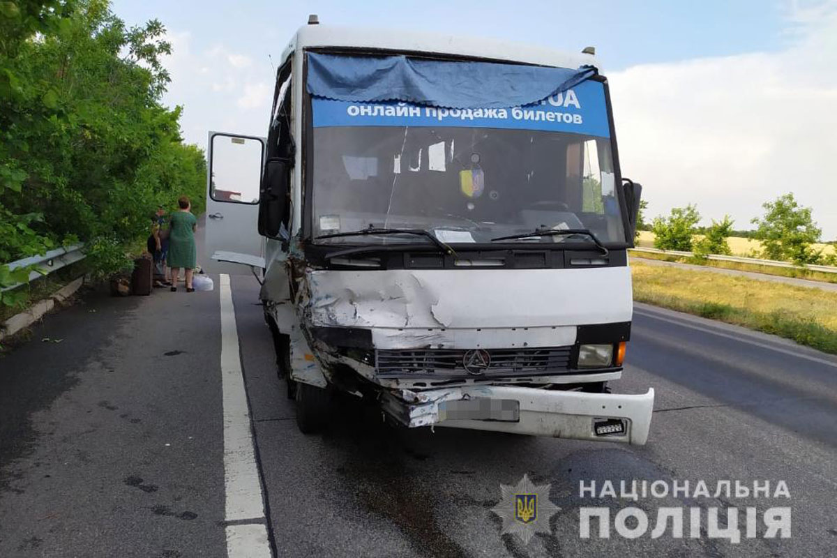Под Харьковом – смертельное ДТП с рейсовым автобусом (фото)