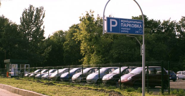 В Харькове введут безналичный расчет за парковку