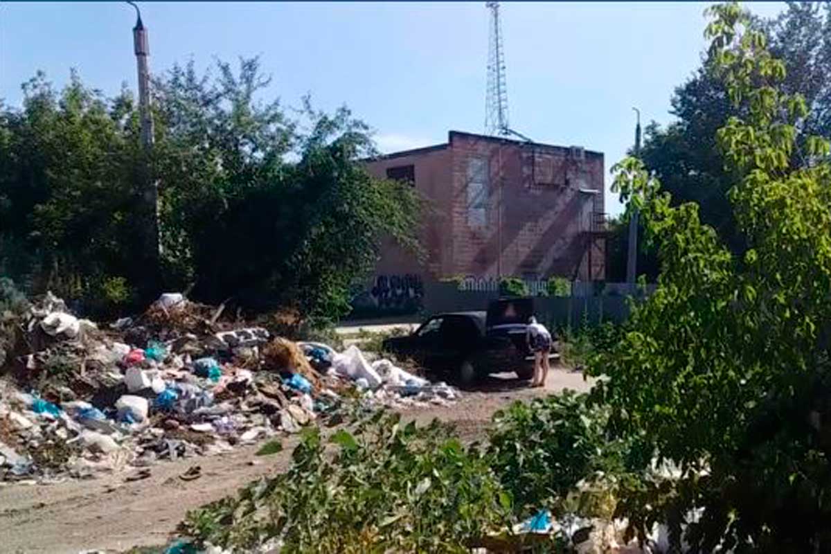 Берег харьковской реки превратили в свалку (видео)