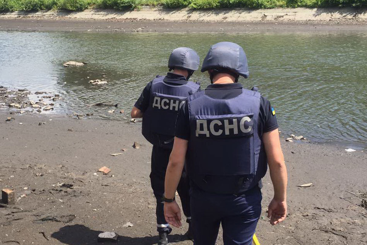 В Харькове на берегу реки снова нашли гранату (фото)