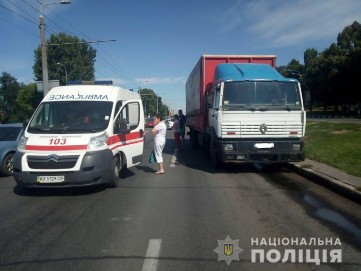 В Харькове грузовик сбил пешехода