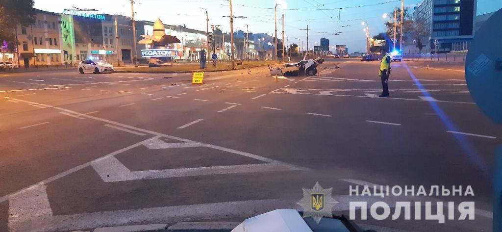 В Харькове - смертельное ДТП (фото, видео, дополнено)