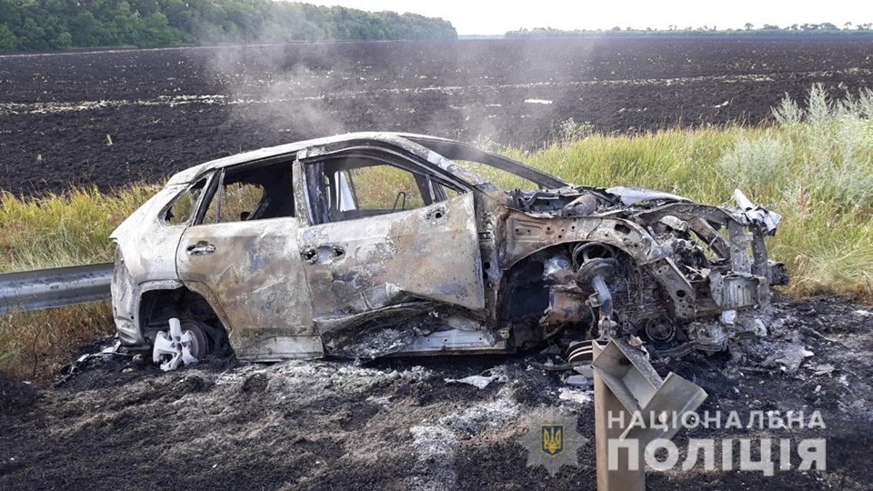Под Харьковом огонь уничтожил автомобиль