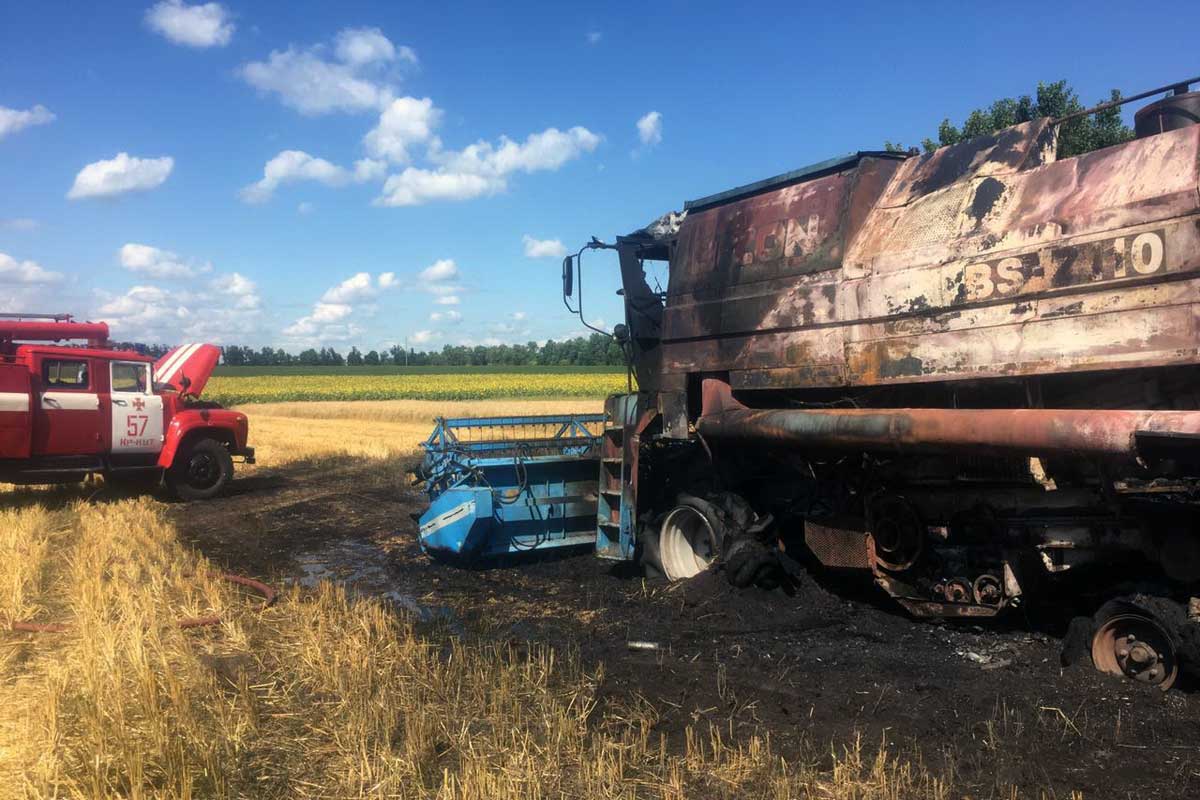 Под Харьковом вспыхнул комбайн, есть пострадавшие