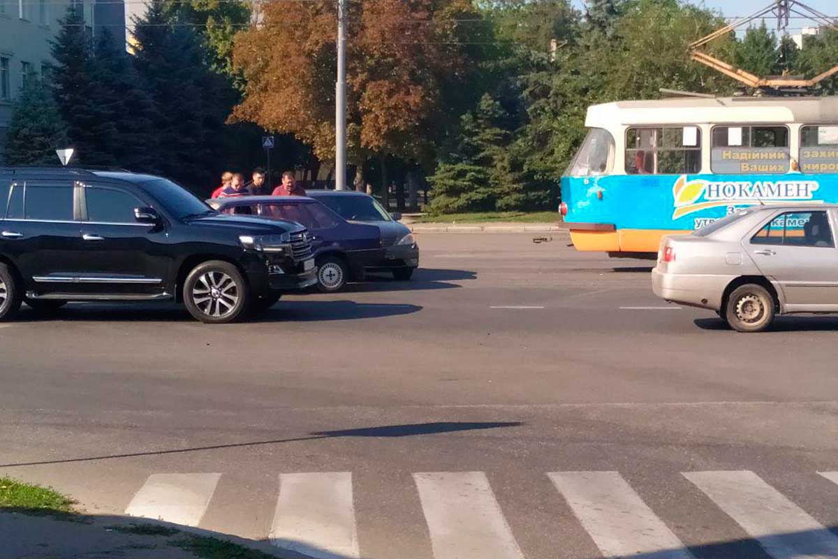 В Харькове авария заблокировала движение трамваев (фото)