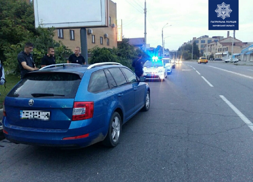 Харьковские патрульные спасли человека