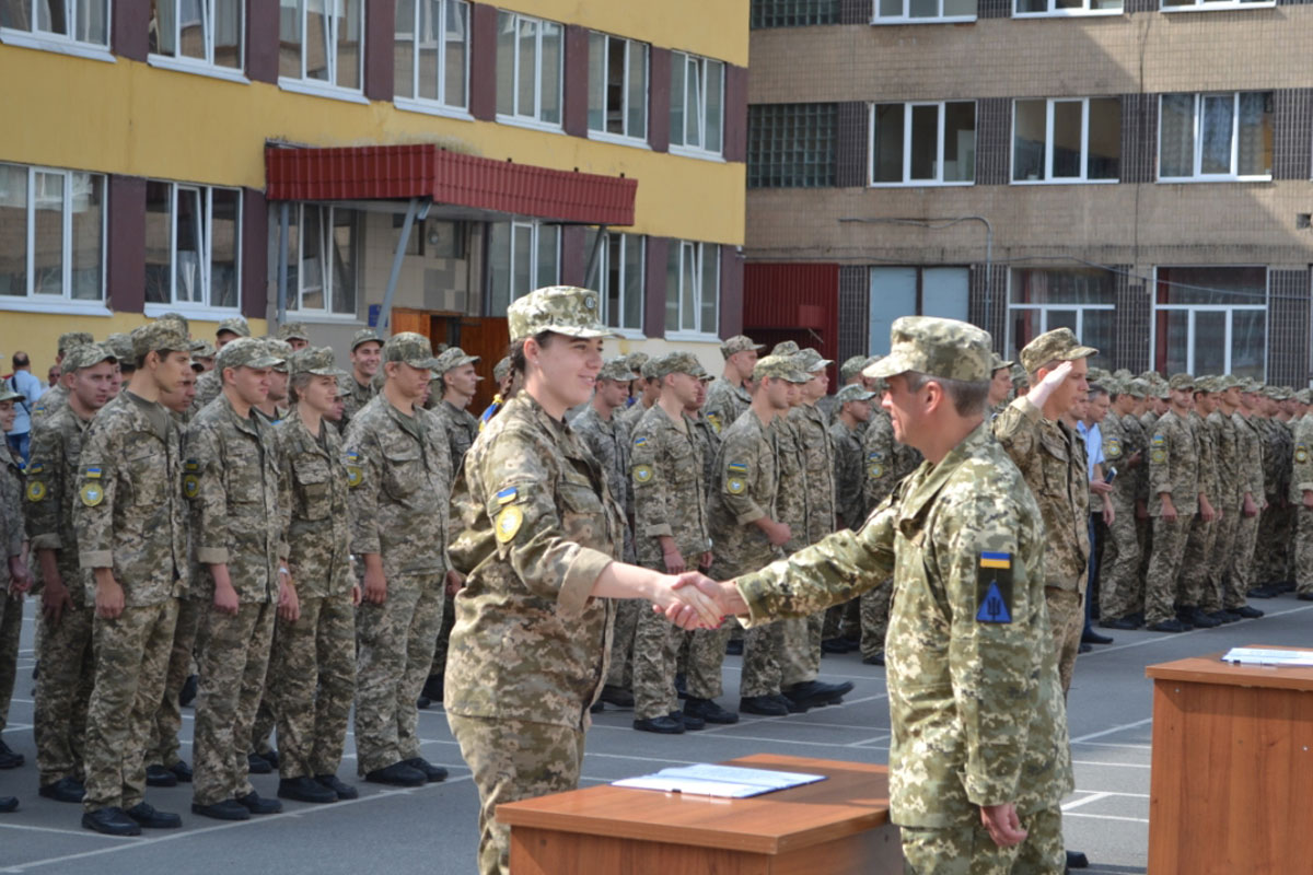 В харьковском вузе офицеры приняли присягу (фото)