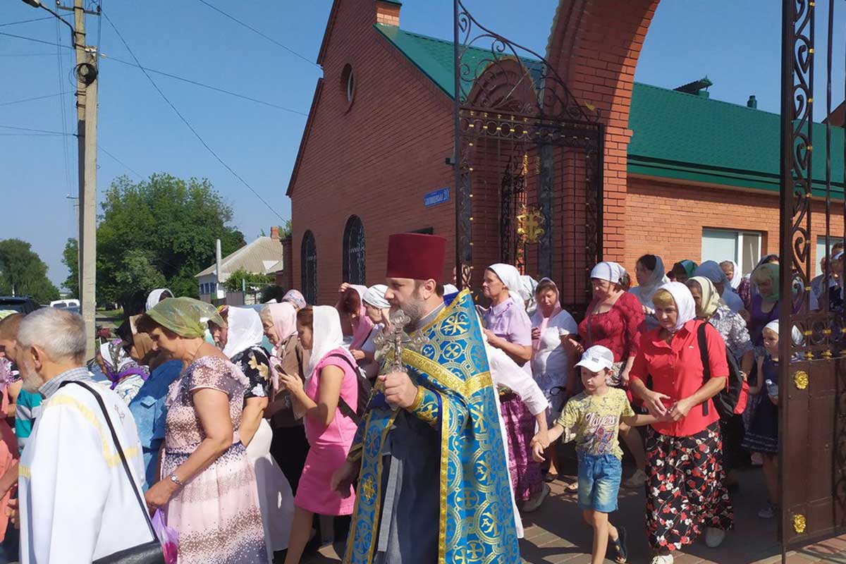 Под Харьковом прошел крестный ход (фото)