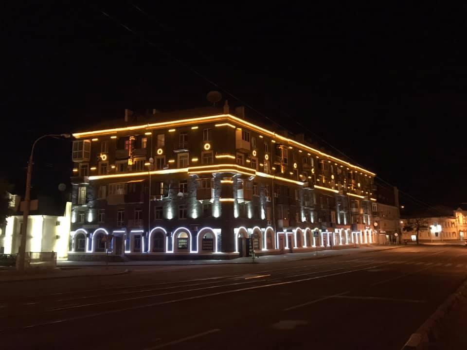 В Харькове - еще один дом с подсветкой (фото)