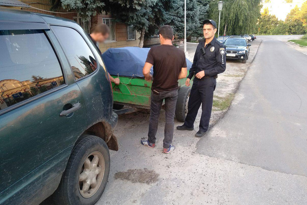 Под Харьковом остановили машину с нелегальным грузом (фото)