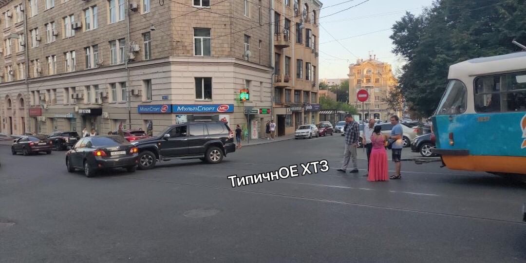 Авария в Харькове заблокировала движение трамваев (фото)