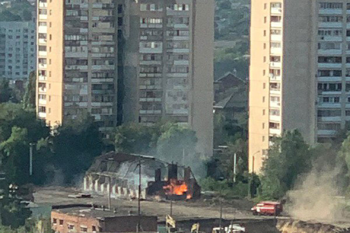 В Харькове горит база пограничников (фото)