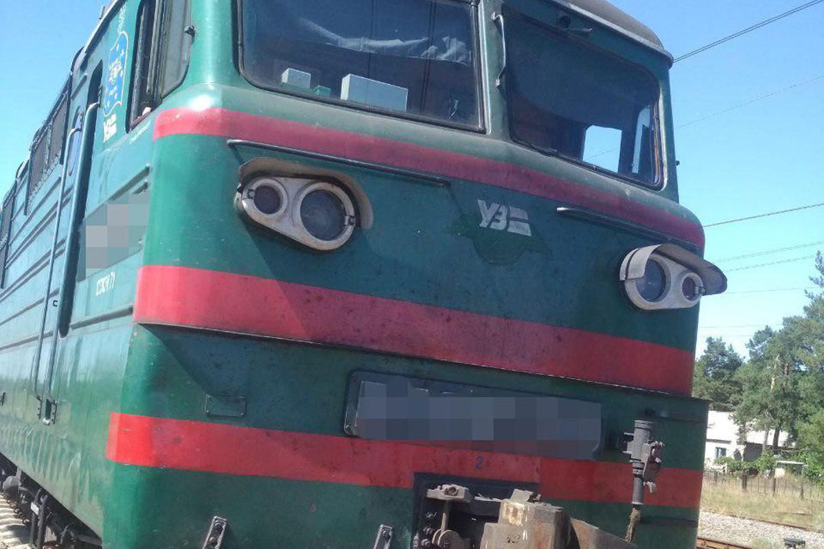 Под Харьковом поезд насмерть сбил молодого мужчину