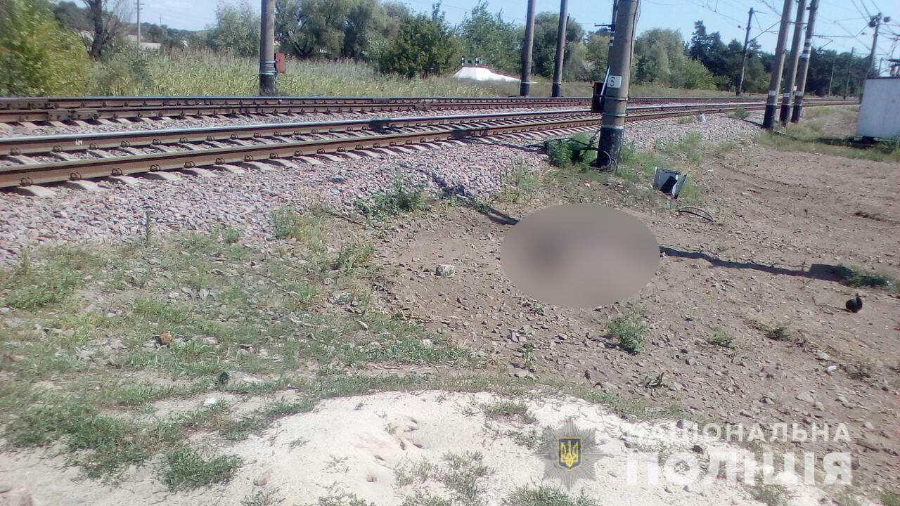 Под Харьковом поезд насмерть сбил мужчину (фото)