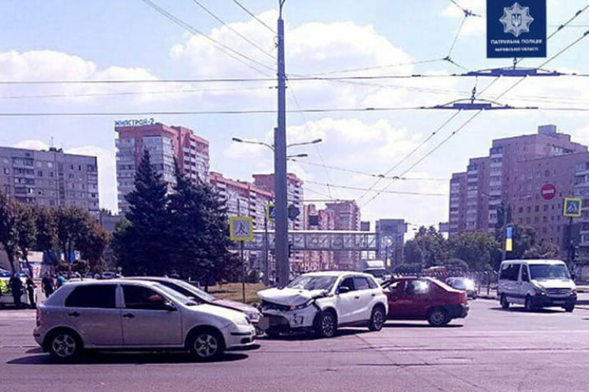 В Харькове – тройное ДТП (фото)