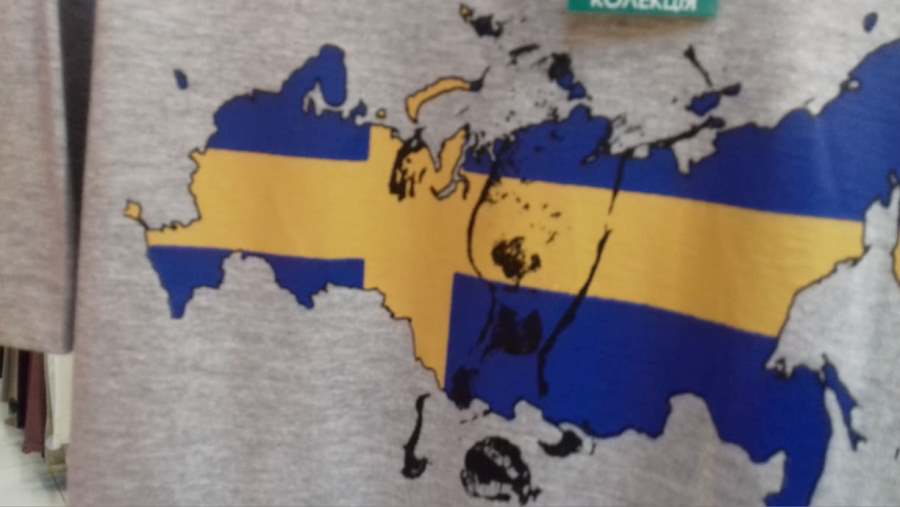 В Харькове продают футболки, на которых карта России изображена с оккупированным Крымом (фото)