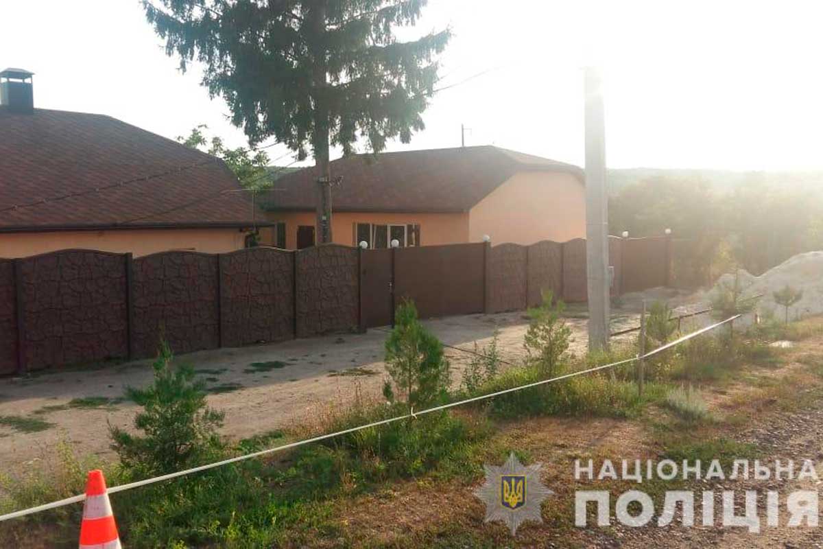 В Харьковской области мужчина упал с крыши во время ремонта
