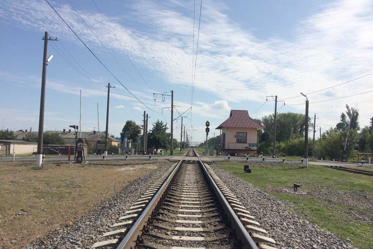 Под Харьковом перекрыли переезд