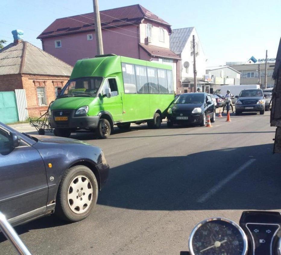 На Тюринской автобус попал в ДТП