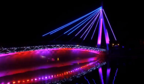 В Харькове украсили мост на Стрелке (видео)