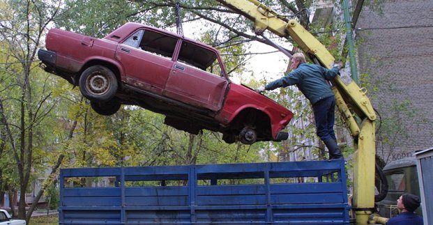 В Харькове будут эвакуировать брошенные машины