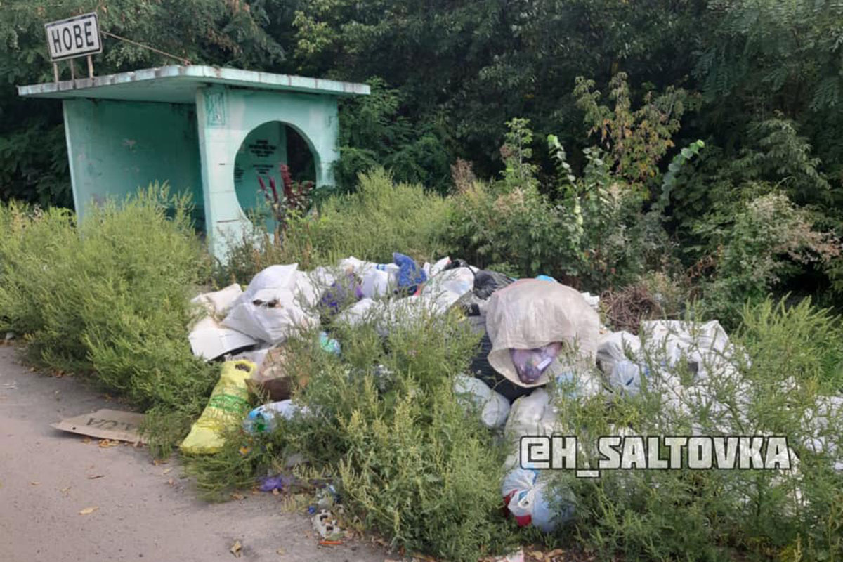 Харьковчане жалуются на кучи мусора (фото)