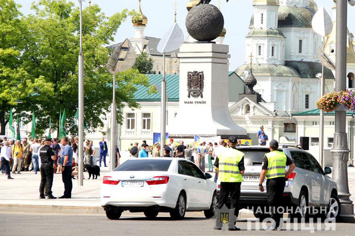 На праздники патрулировать Харьков будут тысячи силовиков