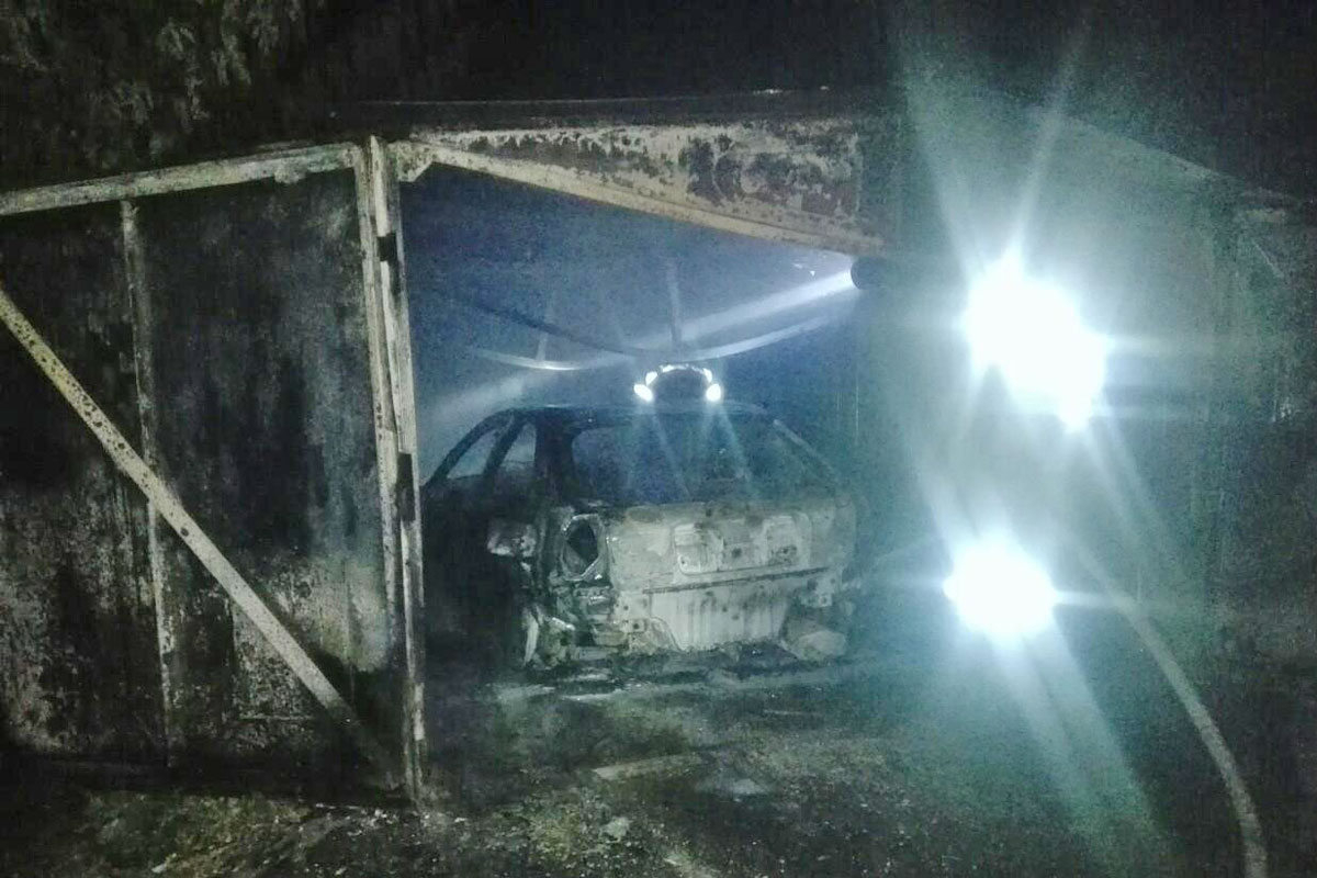 На Полтавском шляхе сгорел автомобиль (фото)
