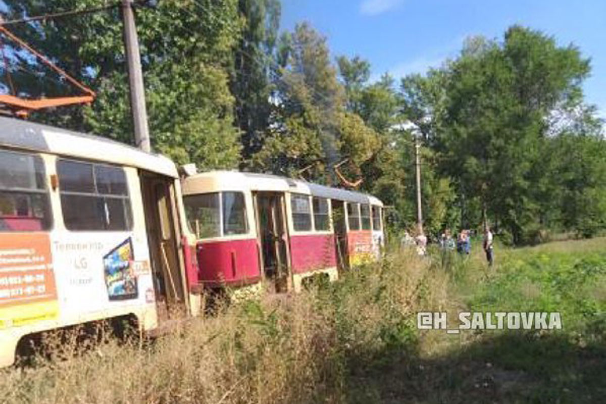 В Харькове на ходу задымился трамвай (фото)