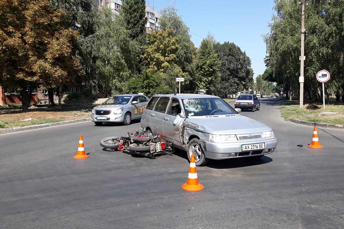 В Чугуеве байкер попал в ДТП (фото)