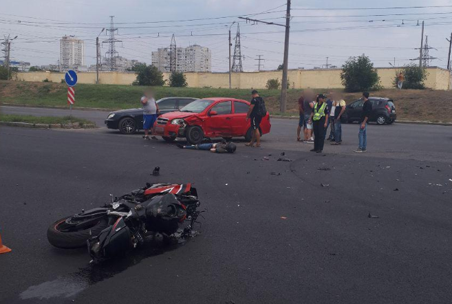В Харькове насмерть сбит мотоциклист (фото)
