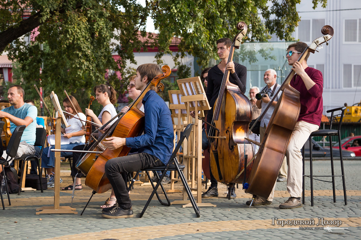В Харькове посреди улицы сыграет оркестр