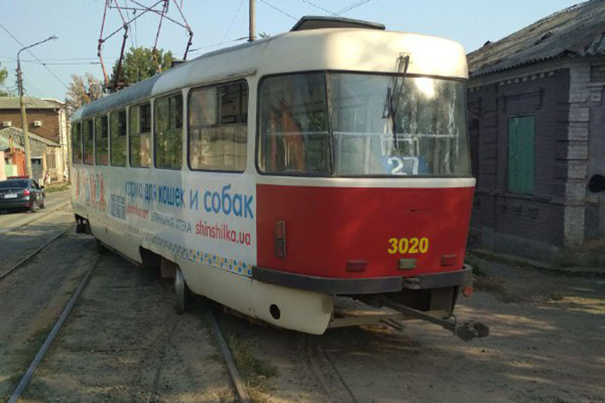 В Харькове сошел с рельсов трамвай (фото)