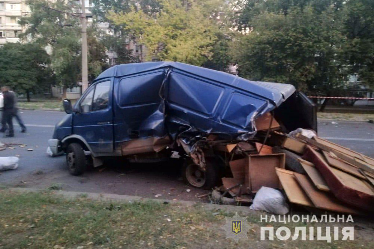 На Салтовке машины раскурочило от удара: подробности (фото)