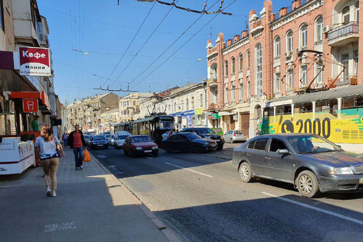 Авария на Московском проспекте заблокировала движение трамваев (фото)