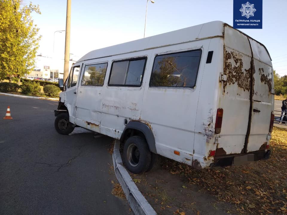 Mercedes врезался в Peugeot на Московском проспекте