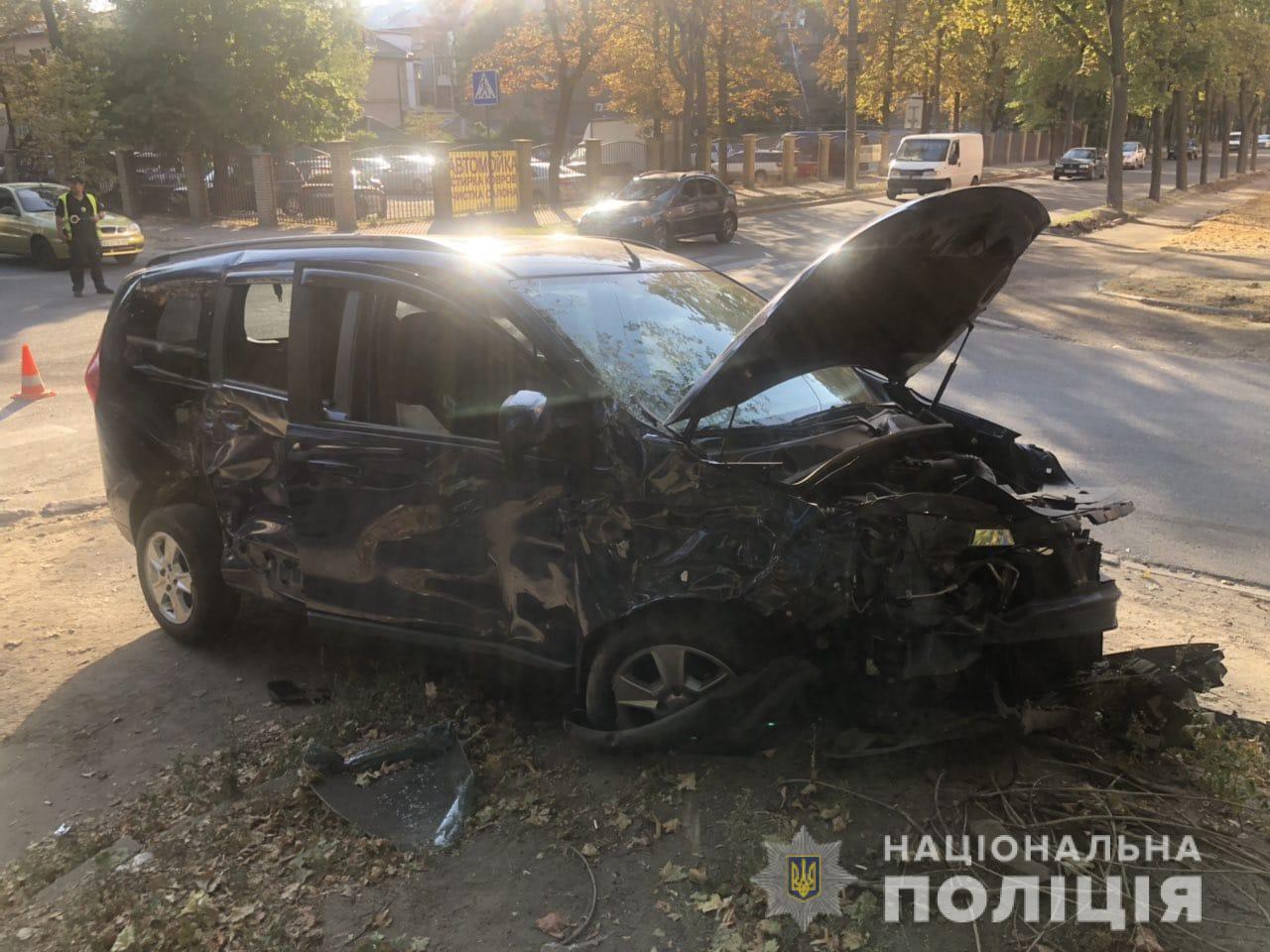 На ХТЗ в столкновении машин пострадали дети (фото)