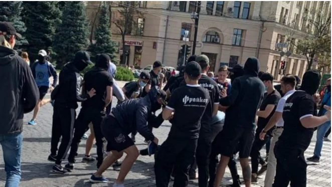 После "Харьков Прайда" в центре произошло несколько столкновений (видео)