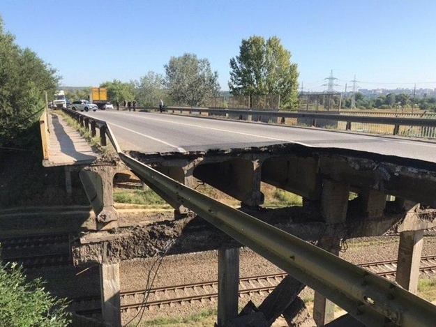 Восстанавливать мост в Харькове будут круглосуточно