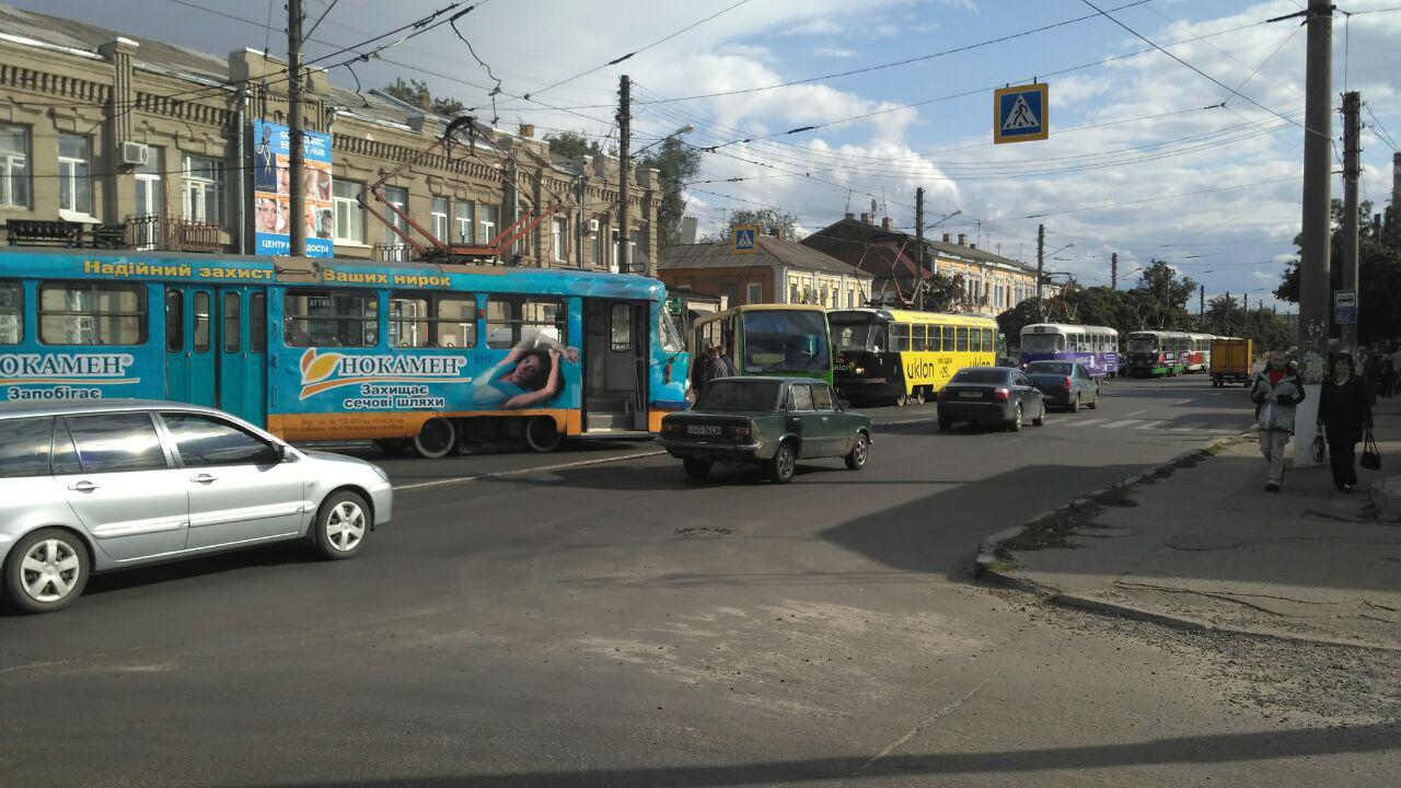 В Харькове заблокировано движение трамваев (фото)