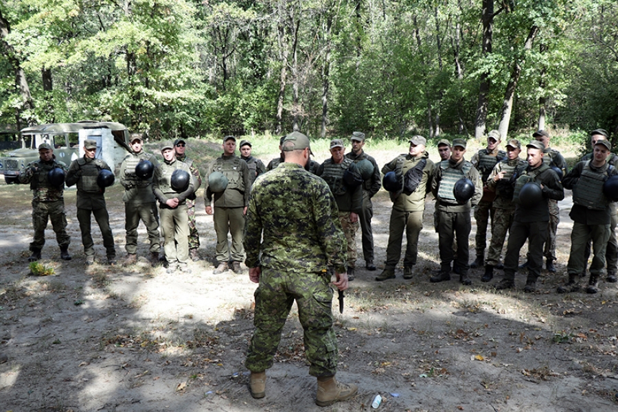 В Харькове канадцы обучают гвардейцев