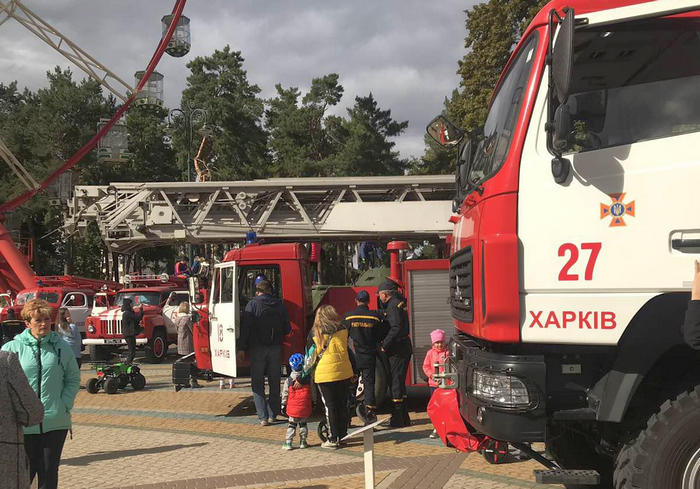 В парк Горького съехались пожарные машины (фото)