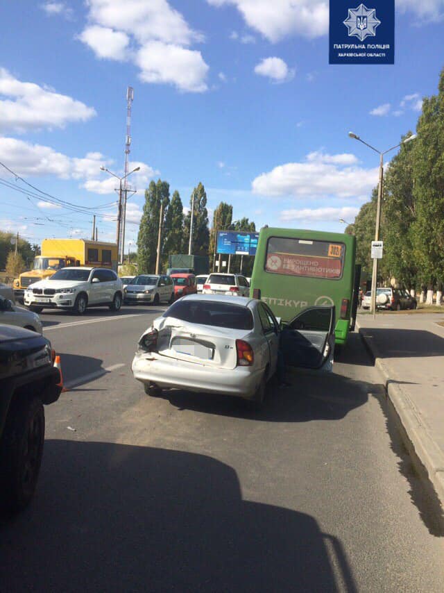На Клочковской - тройное ДТП с автобусом (фото)