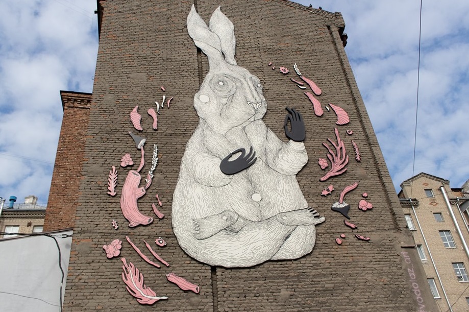 В Харькове появился гигантский кролик (фото)