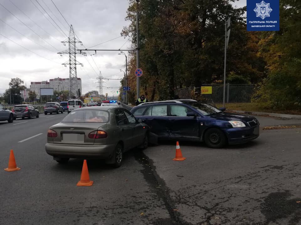 Авария на Московском: двое пострадавших (фото)