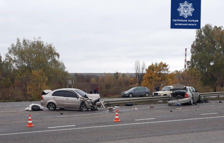 Авария на трассе: двое пострадавших (фото)