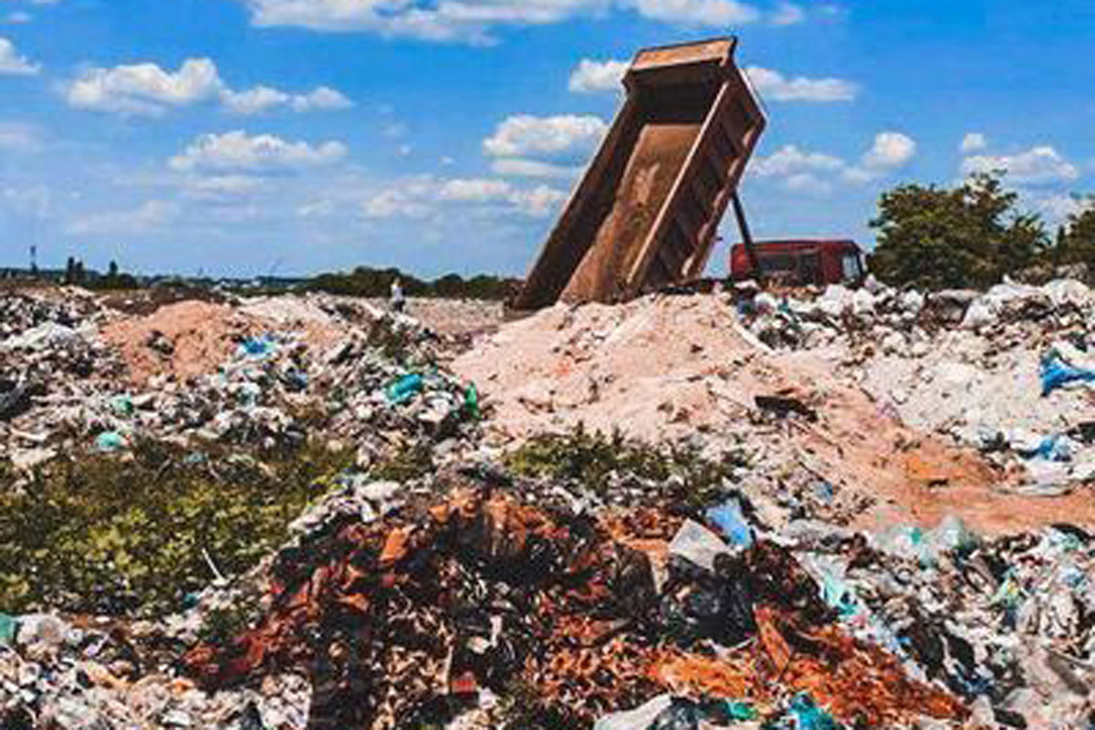 В Новой Водолаге мусор выбрасывали за пределами свалки