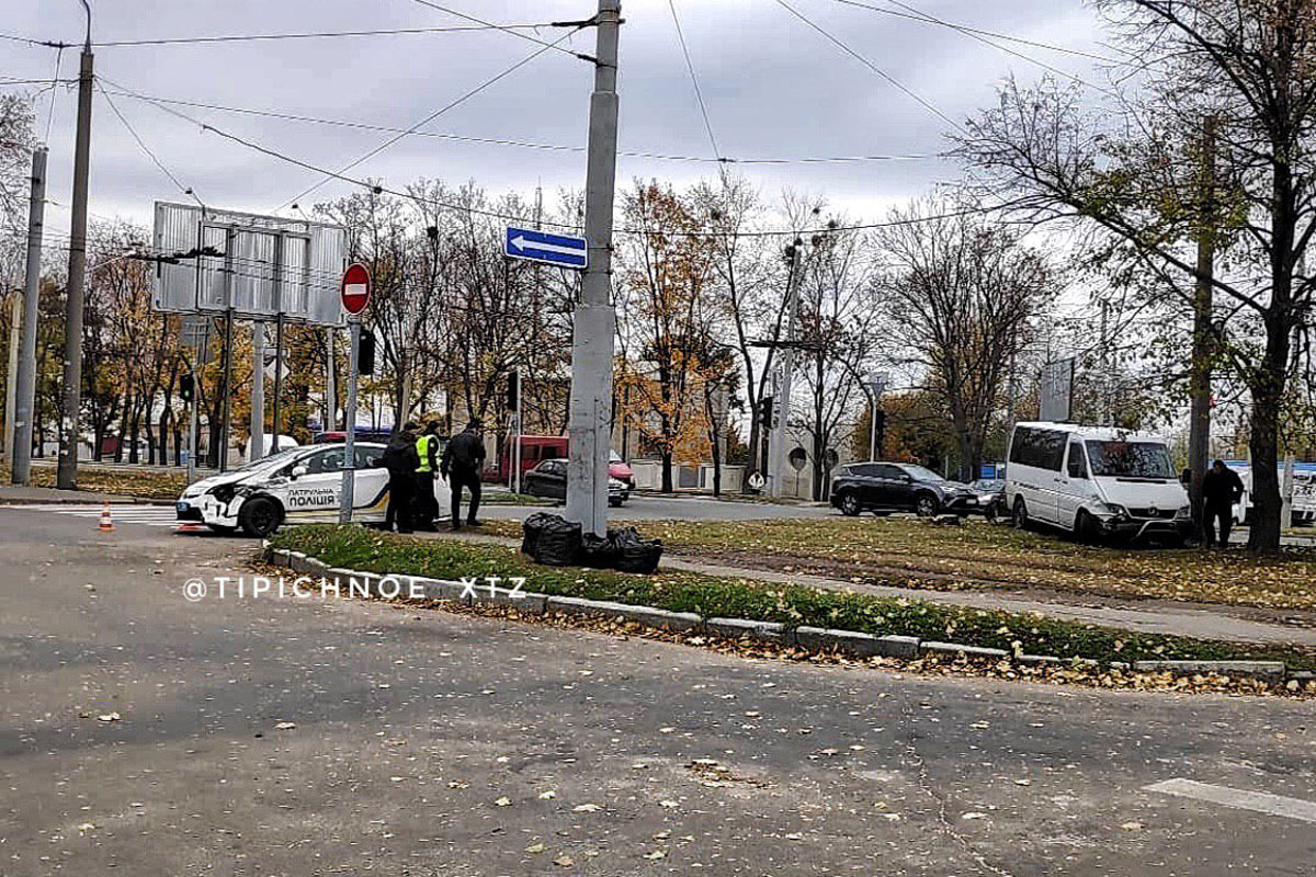 На Московском полицейский Prius попал в ДТП (фото)